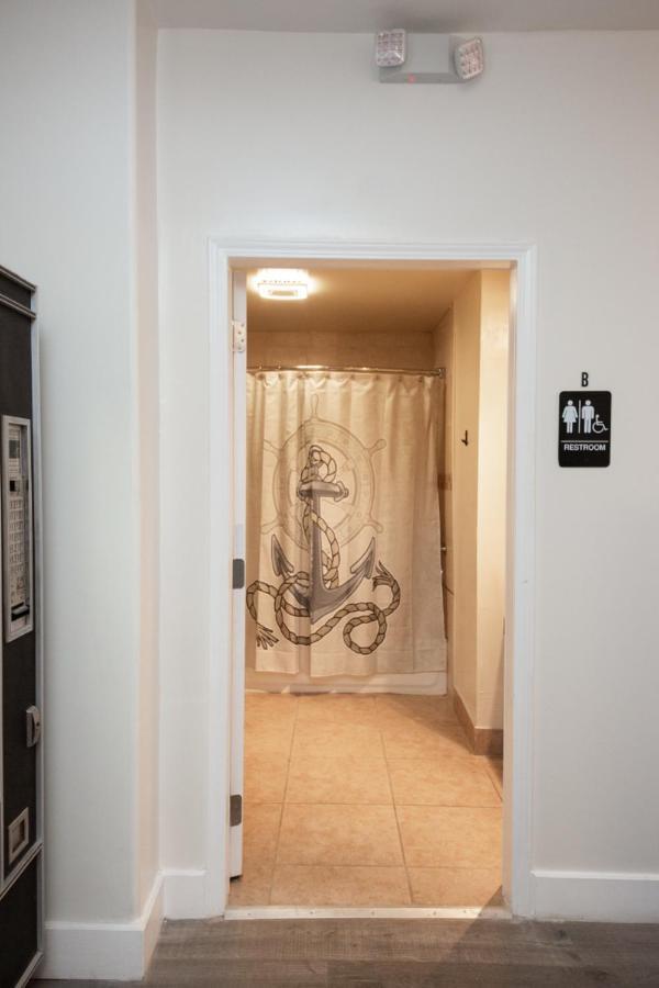 Anchor Pointe Inn 2*
