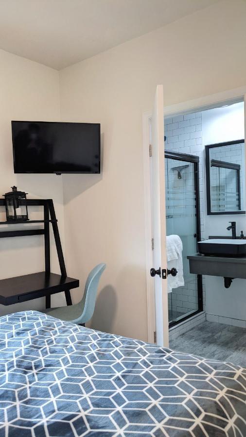 Anchor Pointe Inn 2*